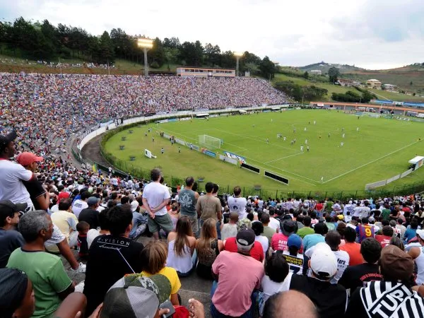 Estádio Municipal Radialista Mário Helênio Estádio