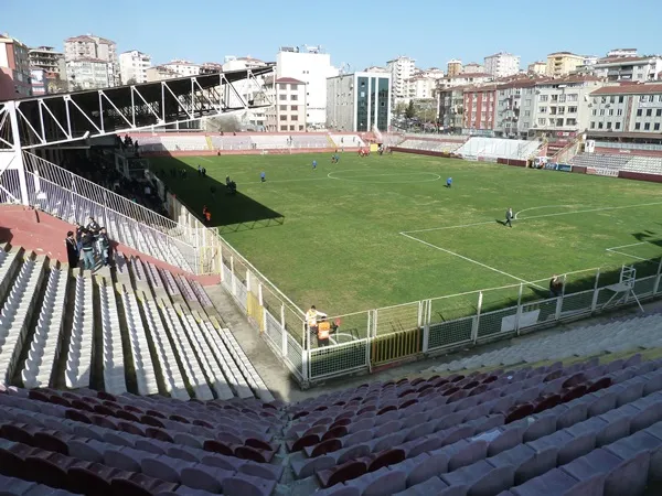 Radyo Seymen Kartal Stadı Estádio