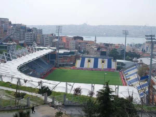 Recep Tayyip Erdoğan Stadyumu Estádio