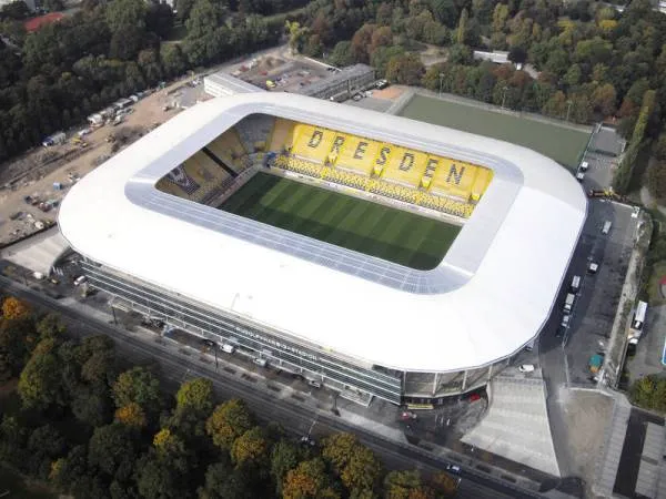Rudolf-Harbig-Stadion Estádio