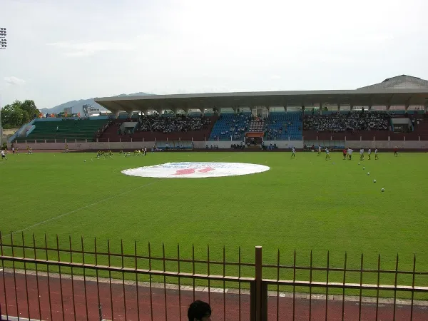 Sân v?n d?ng 19 tháng 8 (Nha Trang Stadium) Estádio