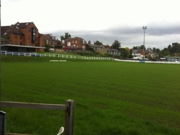 The Memorial Ground Farnham Estádio